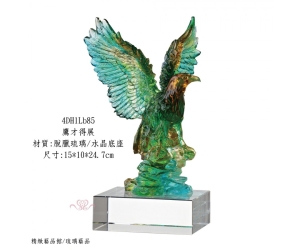 鷹才得展